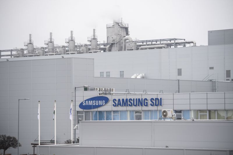 Botrány: a dunakeszi „Samsung-adóból” még egy ellenzéki politikus is kapott részesedést
