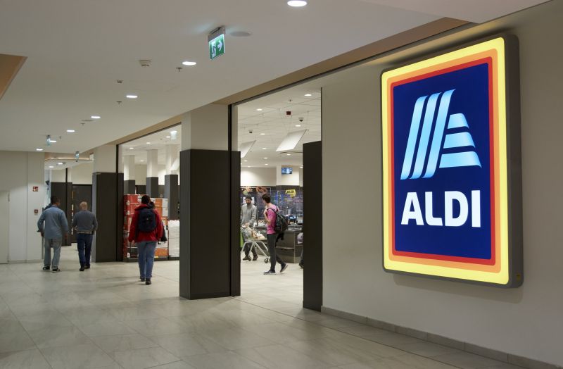 Majdnem 100 millió forintra büntették az Aldit, amiért elkérték a személyiket azoktól, akik alkoholt vettek a boltban