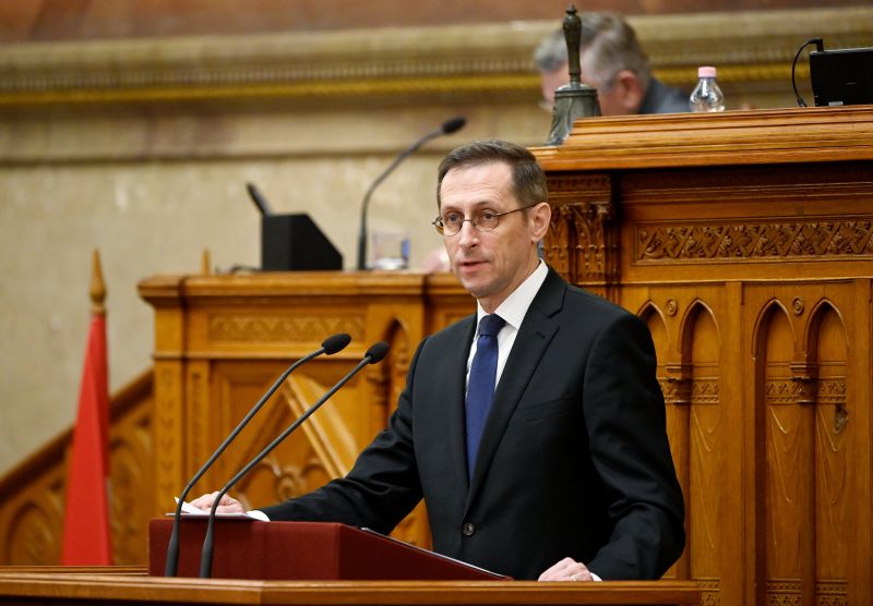 Bejelentést tett a pénzügyminiszter: A kormány a veszélyes időkben is megőrzi a magyar gazdaság stabilitását 