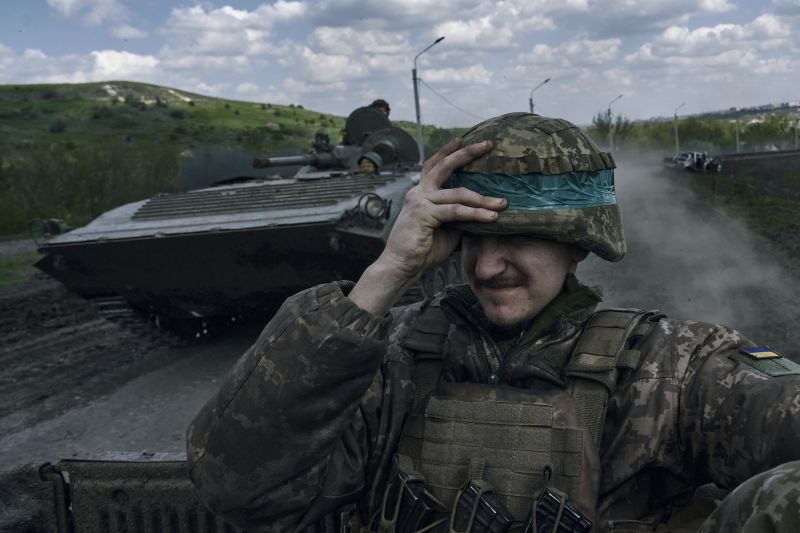 Biztonságpolitikai szakértő: Ukrajna két szék között a pad alá esett – Júniusban jöhet a nagy tavaszi ukrán offenzíva? 