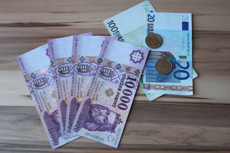 Megadta a módját a forint a 370-es euróárfolyam évfordulójának