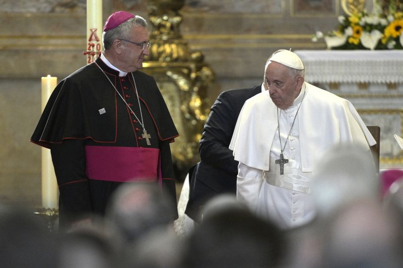 Pápa érkezése: a szentatya a magyarok "sziklaszilárd hitéről" beszélt