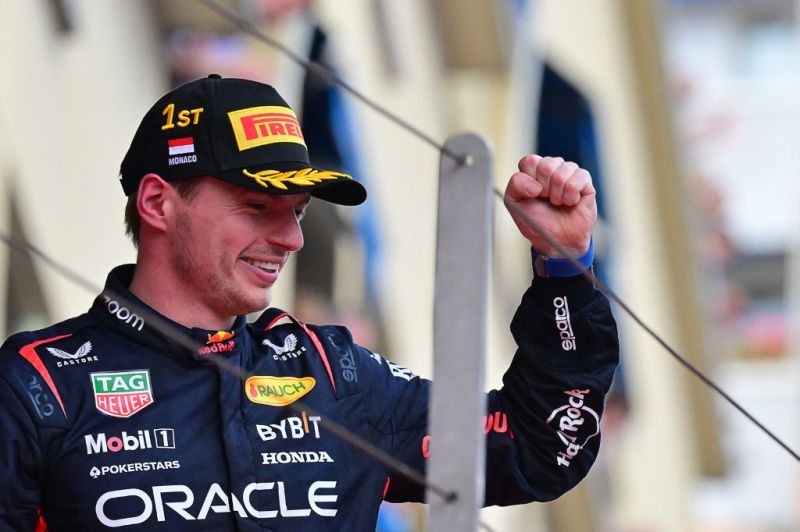 Az eső ellenére simán nyert Verstappen Monacóban, rajt-cél győzelmet aratott