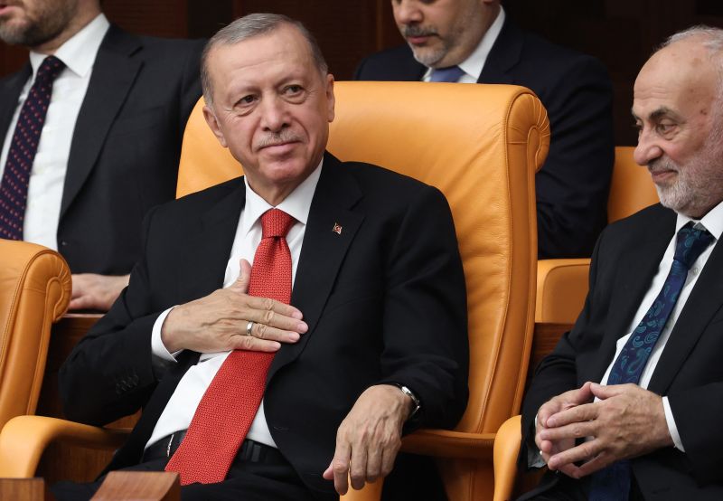 Erdogan harmadszor is letette az államfői esküt