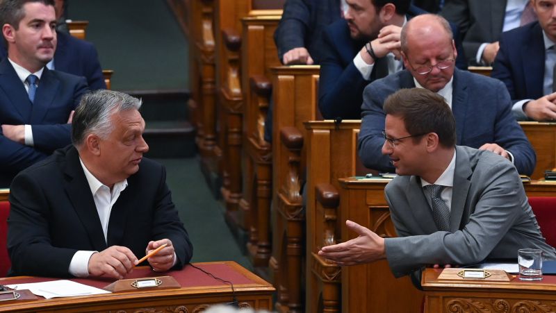 Orbán mélyen hallgat arról, hogy miért nem kell már többé személyes részvétel a közmeghallgatáshoz – Így kerülnék el a fideszesek a kínos, viharos jeleneteket??