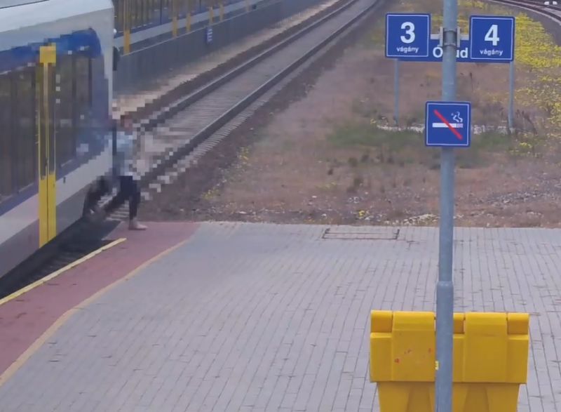 Videót tett közzé a MÁV egy vonatgázolásról – hátha tanulunk belőle