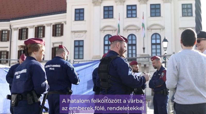 Borsot tört Orbán orra alá a Momentum – EU zászlót tettek a Karmelita előtti kordonra