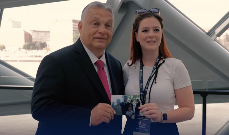 Íme egy fiatal nő, aki már több mint 20 éve rajong Orbán Viktorért