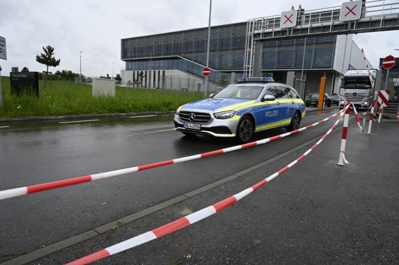 Lövöldözés volt egy német Mercedes gyárban, egy művezető lehetett a célpont