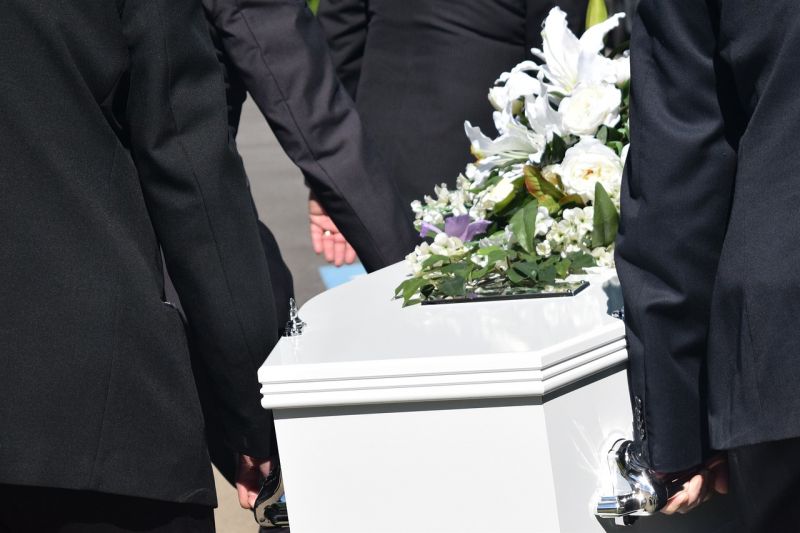 Durván elszállt a temetések ára, sokan már csak hitelből tudják kifizetni azokat