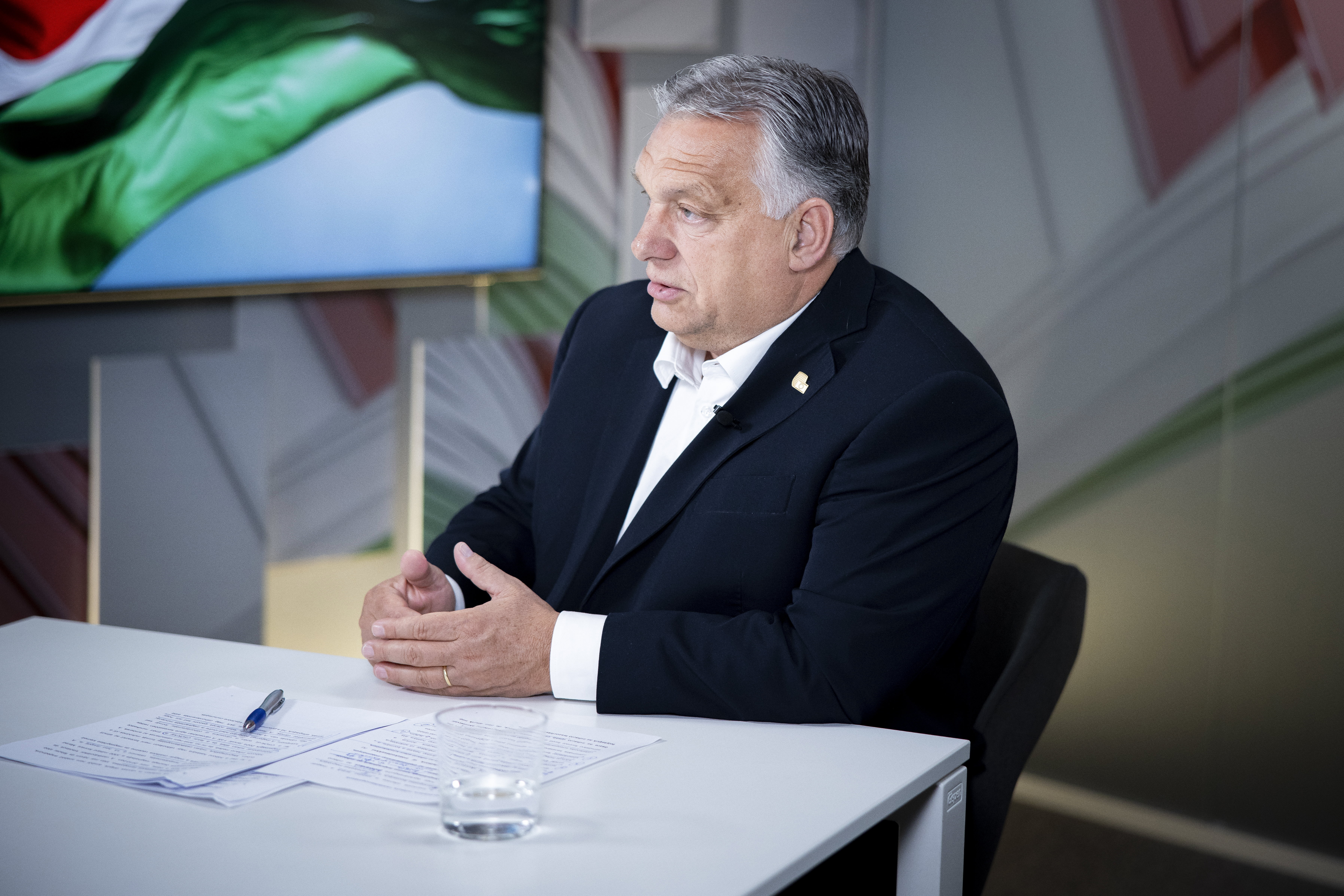 Orbán Viktor tombol és felelősöket keres – A magyarok pénzét keresi a kormányfő