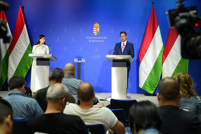 Akkora bejelentésre készül az Orbán-kormány, ami nem várhat jövő hétig sem, így a héten rendkívüli módon másodjára is Kormányinfót hirdetett – Kezdhetünk izgulni! 