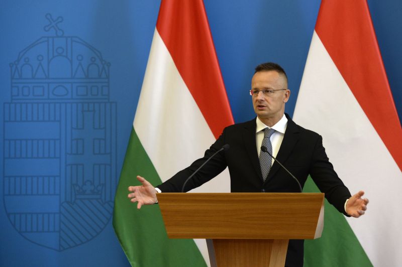 Szijjártó Péter beismerte azt, amit eddig az Orbán-kormány következetesen tagadott – Így történt az ukrán fogolycsere –  Az Európai Bizottság is kiakadt Orbánékra