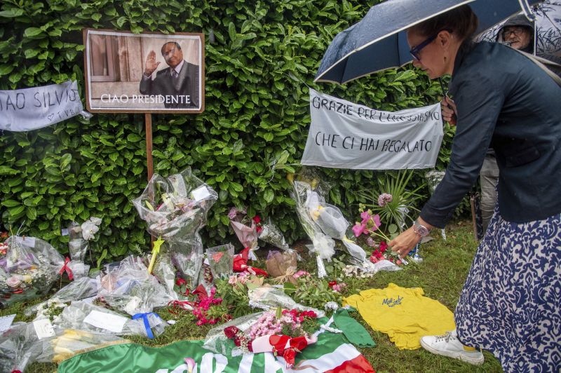 Tömegesemény lesz Silvio Berlusconi mai temetése, több mint kétezer politikai vezetőt várnak – Orbán Viktor is ott lesz a búcsúztatón Milánóban 