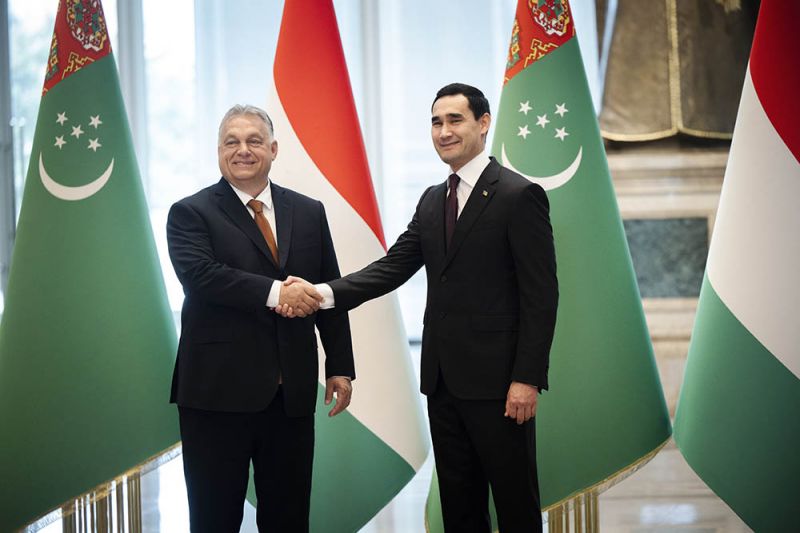 Orbán Viktor energiát vesz Türkmenisztánból és gyógyszert ad, de a magyar nyelv tanítását is támogatja