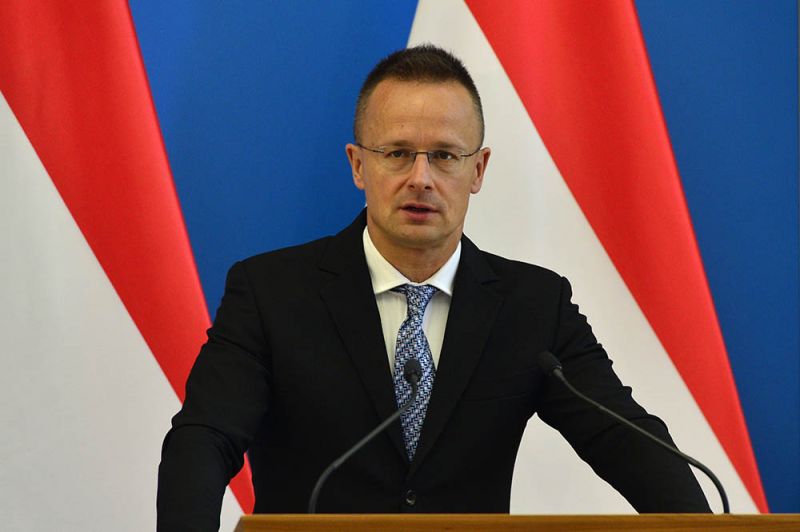 Magyarország ismét az EU útjába áll