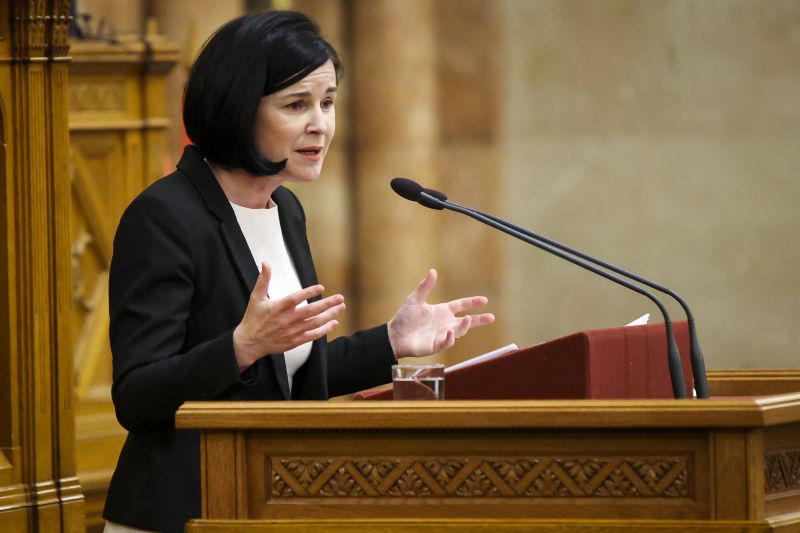 Az „orbáni infláció” ellenszereként javaslatokat nyújt be az MSZP a parlamentnek