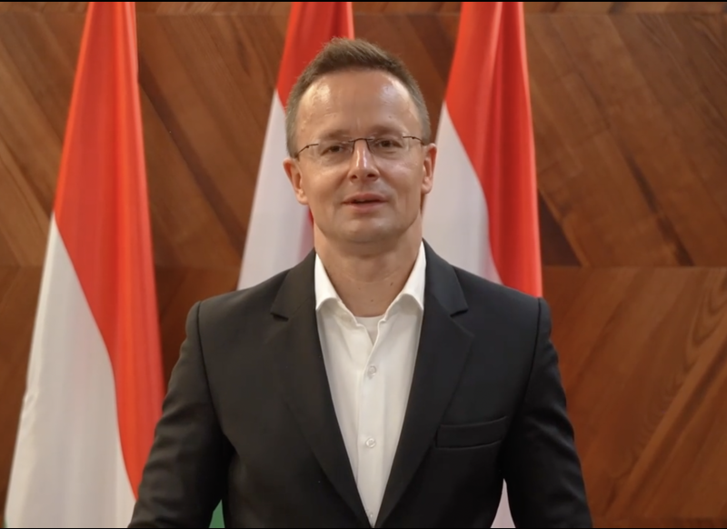 Szijjártó Péter nem mindennapi videóval jelentkezett be – jókedvűen, mosolyogva tájékoztatta a magyar szurkolókat