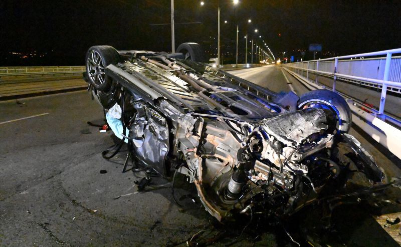 Árpád hídi halálos gázolás: Sírva fakadt a bíróságon a 690 lóerősre tuningolt Mercedes vétkes sofőrje 