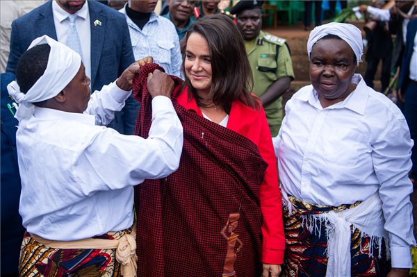 Itt vannak a fotók Novák Katalin tanzániai látogatásáról