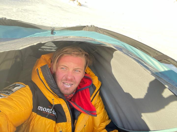 Végre egy örömhír a hegymászókról: Varga Csaba elérte a világ 9. legmagasabb hegycsúcsát