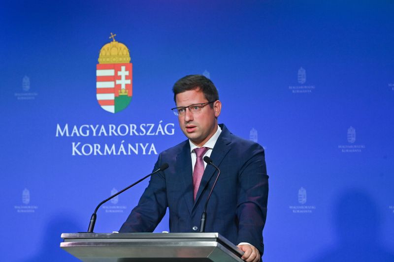 Gúnyos közleményben ment neki Orbán Viktor hivatala a Pedagógusok Szakszervezetének