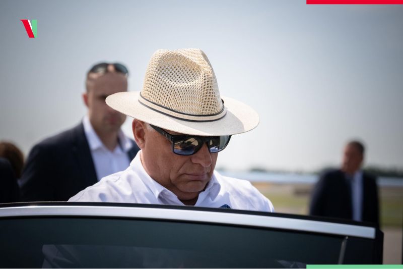 Kiröhögik Orbán fotóit: "maffiózó, lókupec" érkezett Tusványosra?