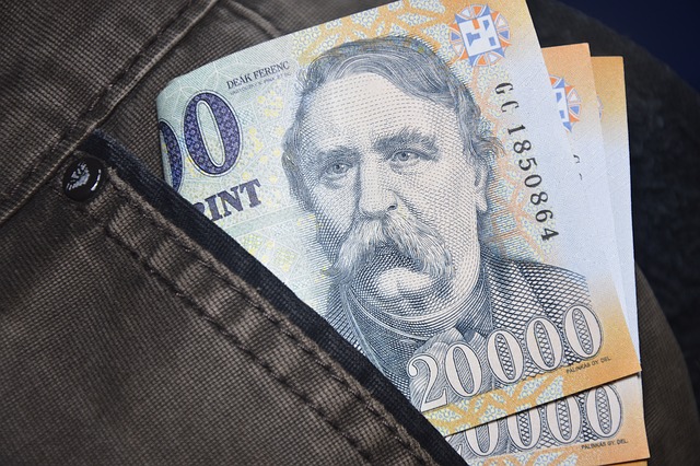 Kiszámolta a kormány: 567 800 forintot kerestek a magyarok májusban