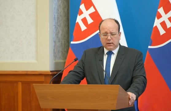 56-ról oktatta ki a szlovák külügyminiszter, miközben Szijjártó „diplomatikusan” hallgatott