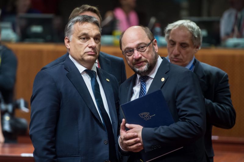 Hatalmas gyomrost vágott be Orbánnak Martin Schulz: "Orbán megvásároltatja magát a kínaiakkal és az oroszokkal"