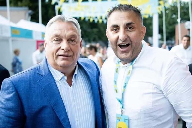 Nincs ma boldogabb Orbán-rajongó, mint Győzike – A showman és más Fidesz-fanatikusok fotózkodtak a miniszterelnökkel