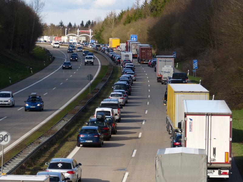 Brutálisan drágul jövőre a fuvarozás, még Németországban sem sarcolják meg így a kamionosokat