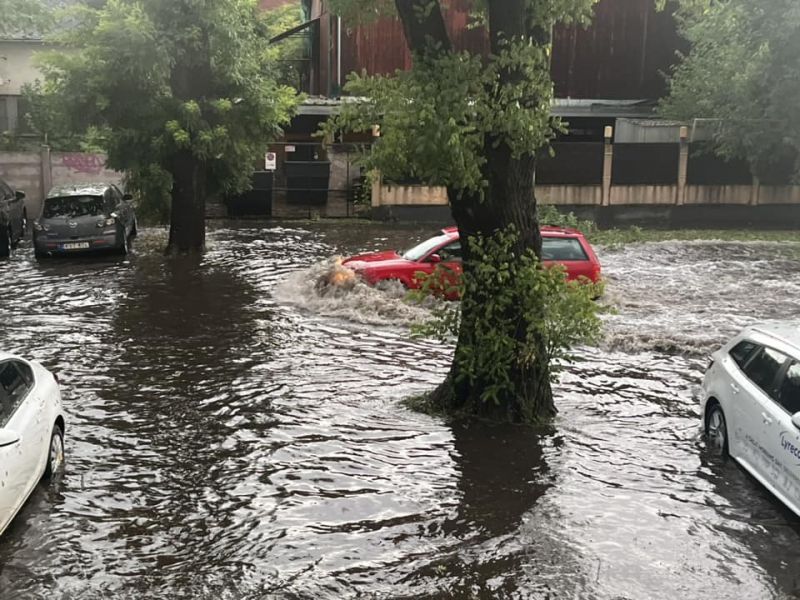 Elmosta az özönvíz Debrecent, a buszközlekedés a vihar legnagyobb áldozata