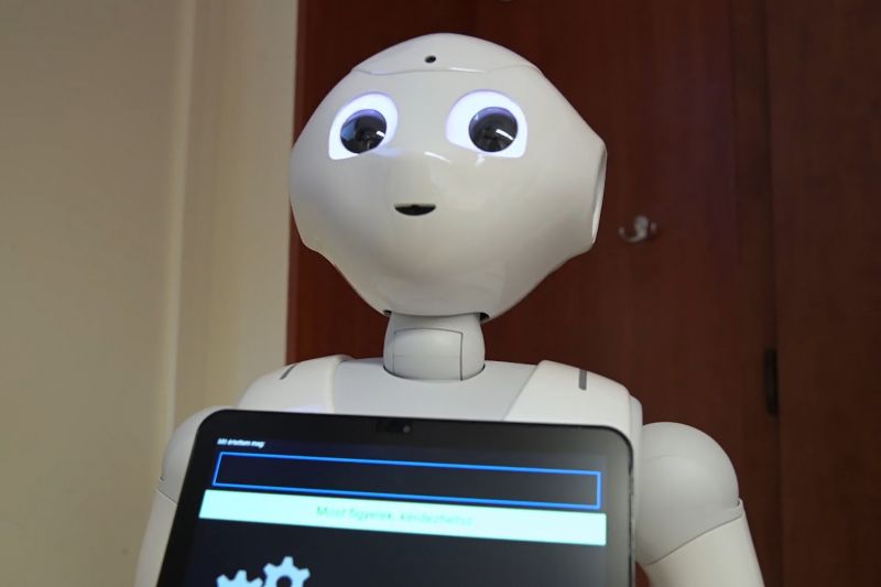 A jövő Bács-Kiskunban látható: Humanoid robotot állít munkába az önkormányzat