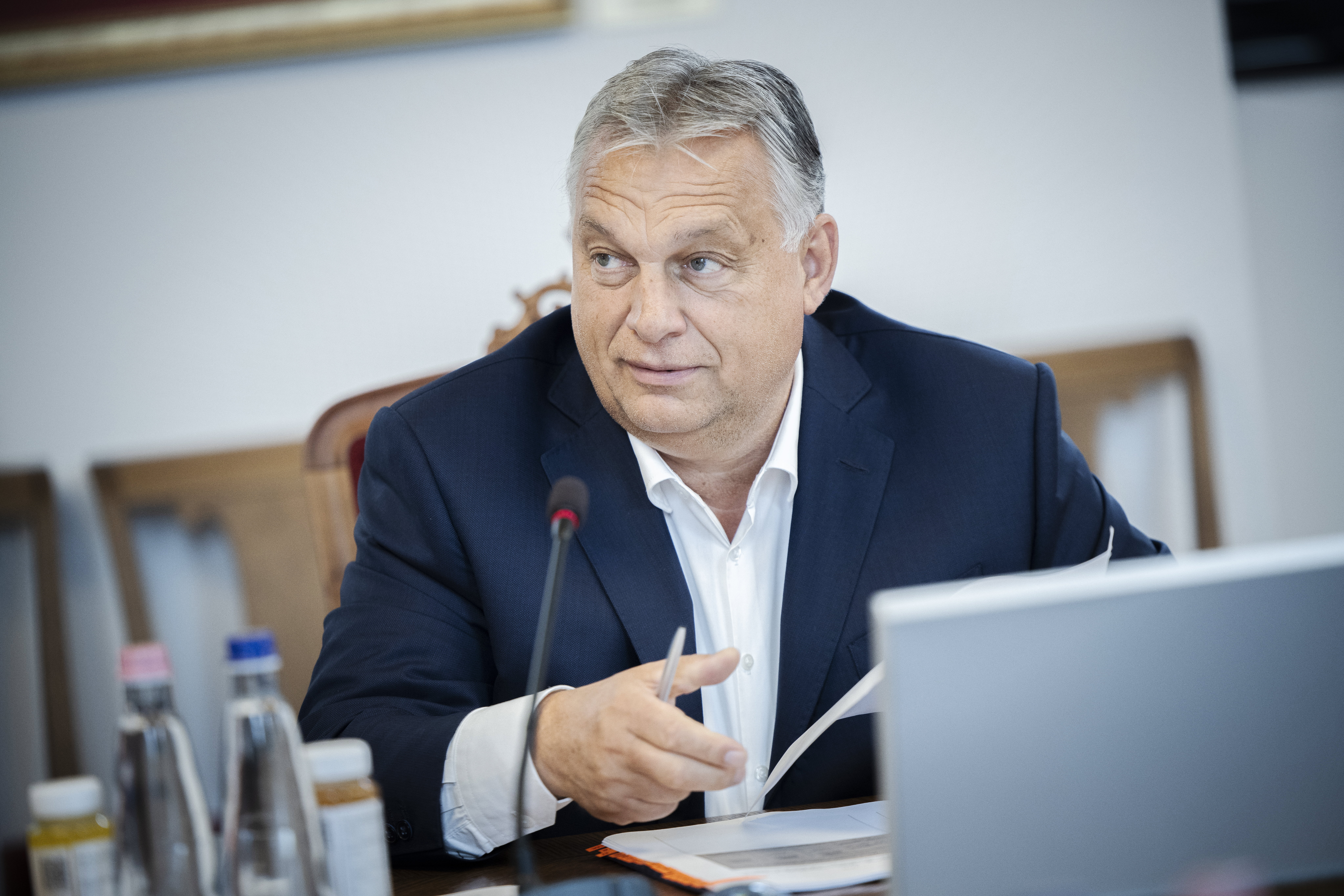 Orbán Viktor megüzente, hogy fel kell venni a kesztyűt: "Magyarországot térdre akarják kényszeríteni"