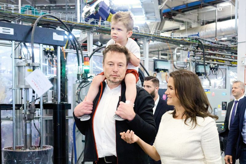 Novák Katalin és Elon Musk egymásra találását úgy ünnepli az MTI, hogy arra nincsenek szavak 