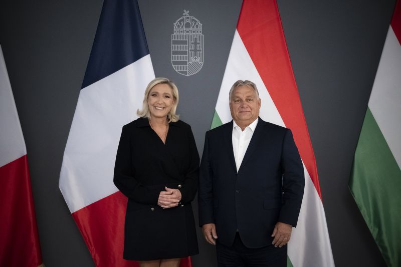 Orbán a szélsőjobboldali Marine Le Pennel tárgyalt a Karmelitában