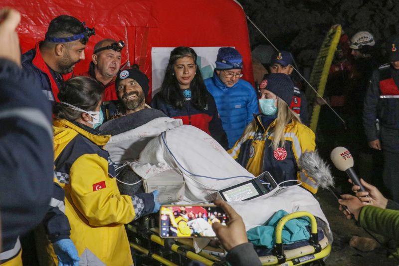 Így fogadták a sikeres életmentés után a Törökországból hazaérkezett önkéntes magyar barlangi mentőket 