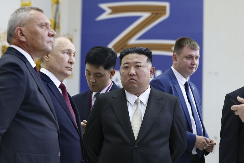 Kamcsatkai rákkal töltött tészta, tokhal, homoktövis-szorbé – Ilyen ételeket és italokat fogyasztott Putyin és Kim Dzsong Un a közös, "baráti" ebéden