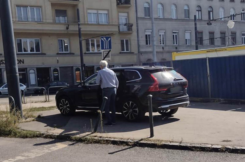 Arcátlanság: tilosban parkolt a fideszes politikus a mélygarázs mellett – "Hol vagyunk már attól, hogy egy ilyen prosztóság kellemetlenül érintsen egy fideszest?"
