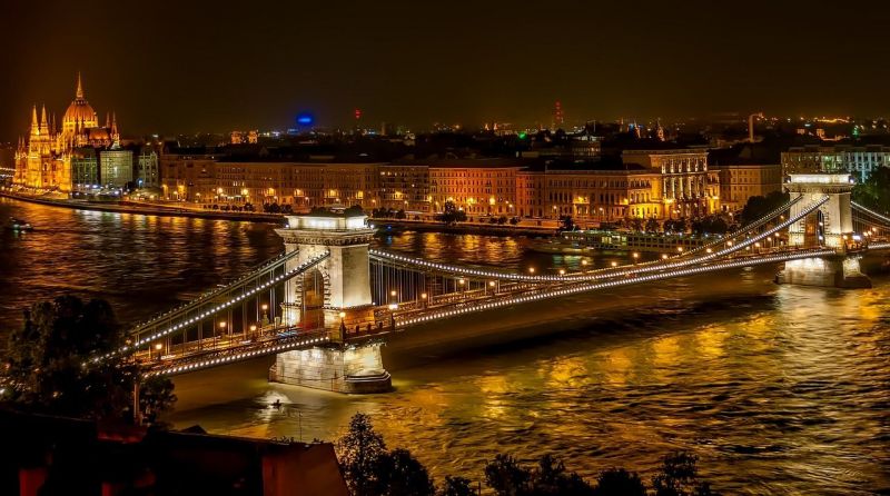 Új Duna-hidat építene Budapesten a békepárti kormány, katonai célra