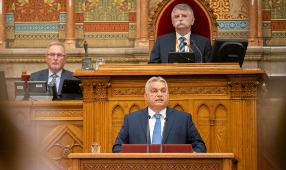 Orbán azonnal beszólt legfontosabb emberének a parlamenti beszédében