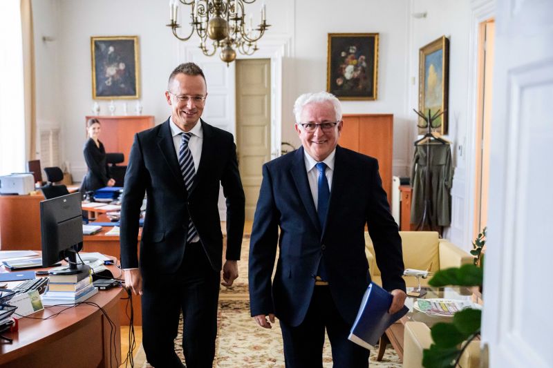 Így köszöntötte Szijjártó Péter a Mazsihisz új elnökét, akit "gyerekkora óta ismer"