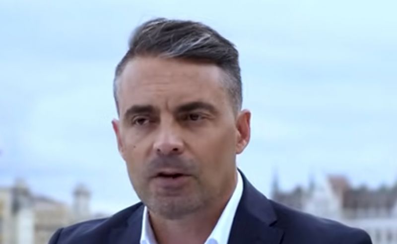 Vona Gábor egyszerre ajánlkozott fel Gyurcsánynak és Orbánnak
