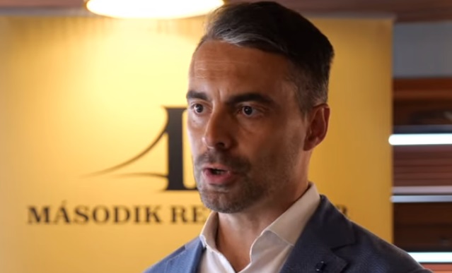 Egyszerre ajánlkozik fel a Fidesznek és a DK-nak Vona Gábor – videó