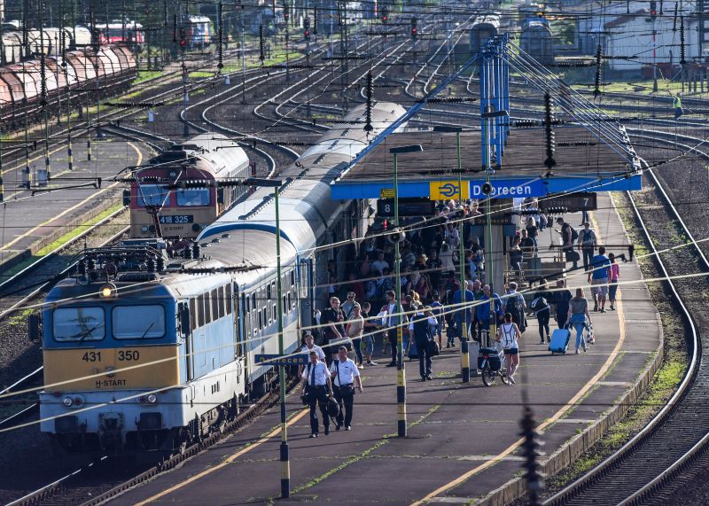 Káosz a záhonyi vasútvonalon, a katasztrófavédelem leállította a közlekedést