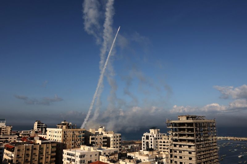 Netanjahu: Háborúban állunk – a Hamász fegyveresei az övezetből több mint 2500 rakétát lőttek már ki Izraelre