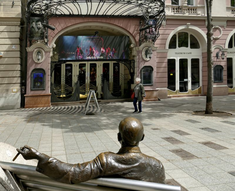 A korábbi zaklaktási ügy eltussolása miatt az Operettszínház több mint kétharmada a jelenlegi igazgató ellen szavazott
