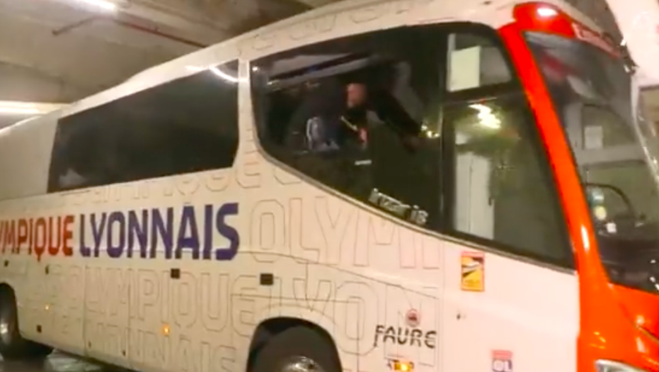 Huligánok támadtak az Olympique Lyonra, az edző csurom véresen került kórházba