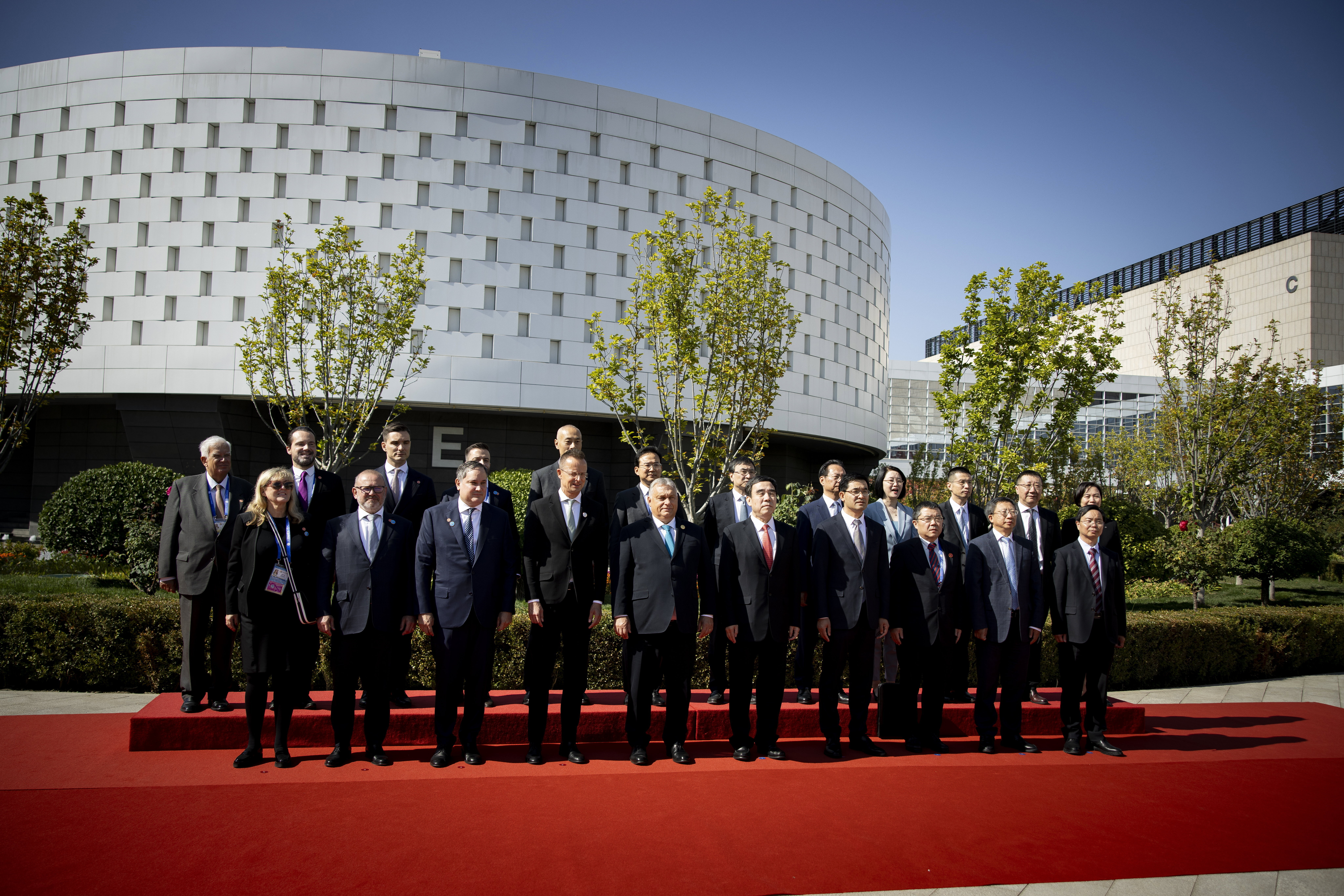 Még szorosabb lesz a kapcsolatunk Kínával: Nagy Márton 4 megállapodást írt alá
